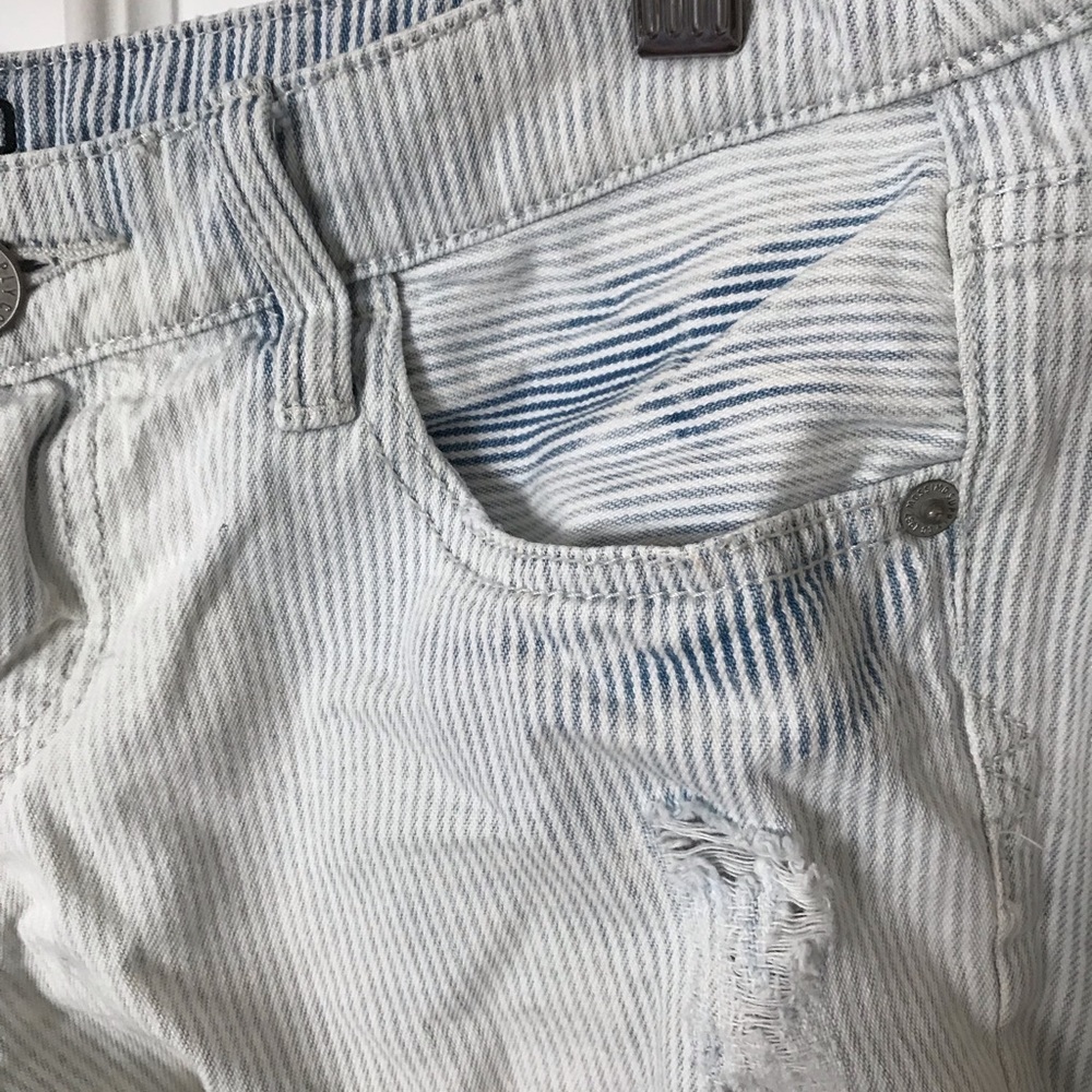 Mossimo Jean shorts - Picture 3 of 5